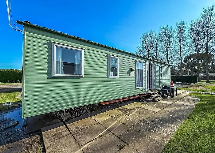 Lovely 6 Berth Caravan At Southview Holiday Park Ref 33032Cl