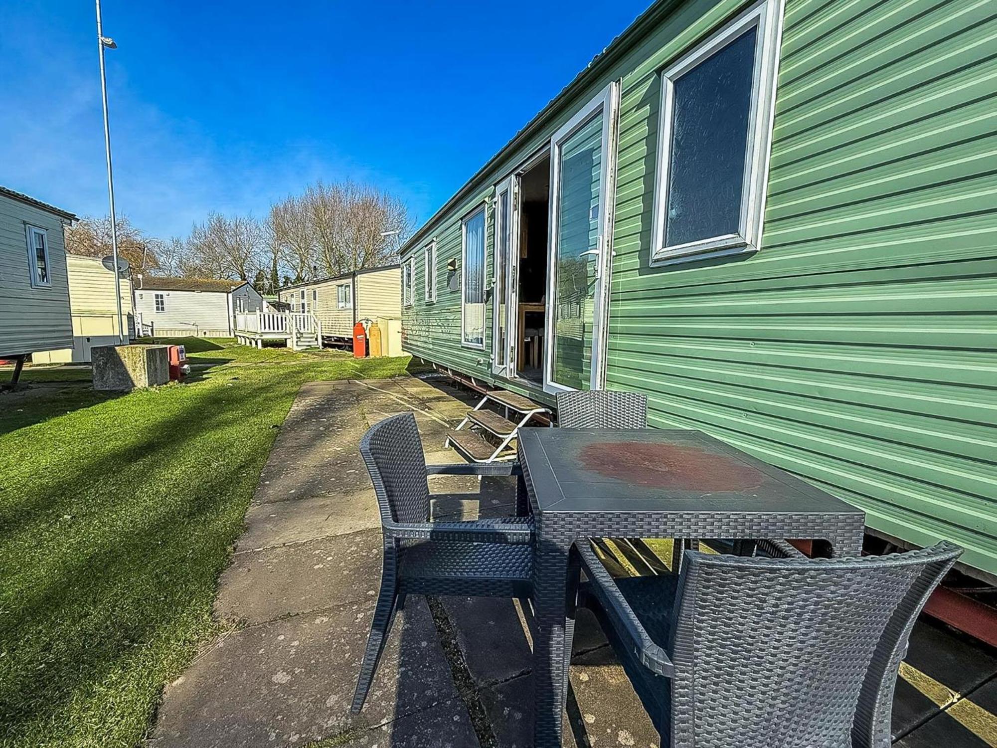 Lovely 6 Berth Caravan At Southview Ref 33032cl