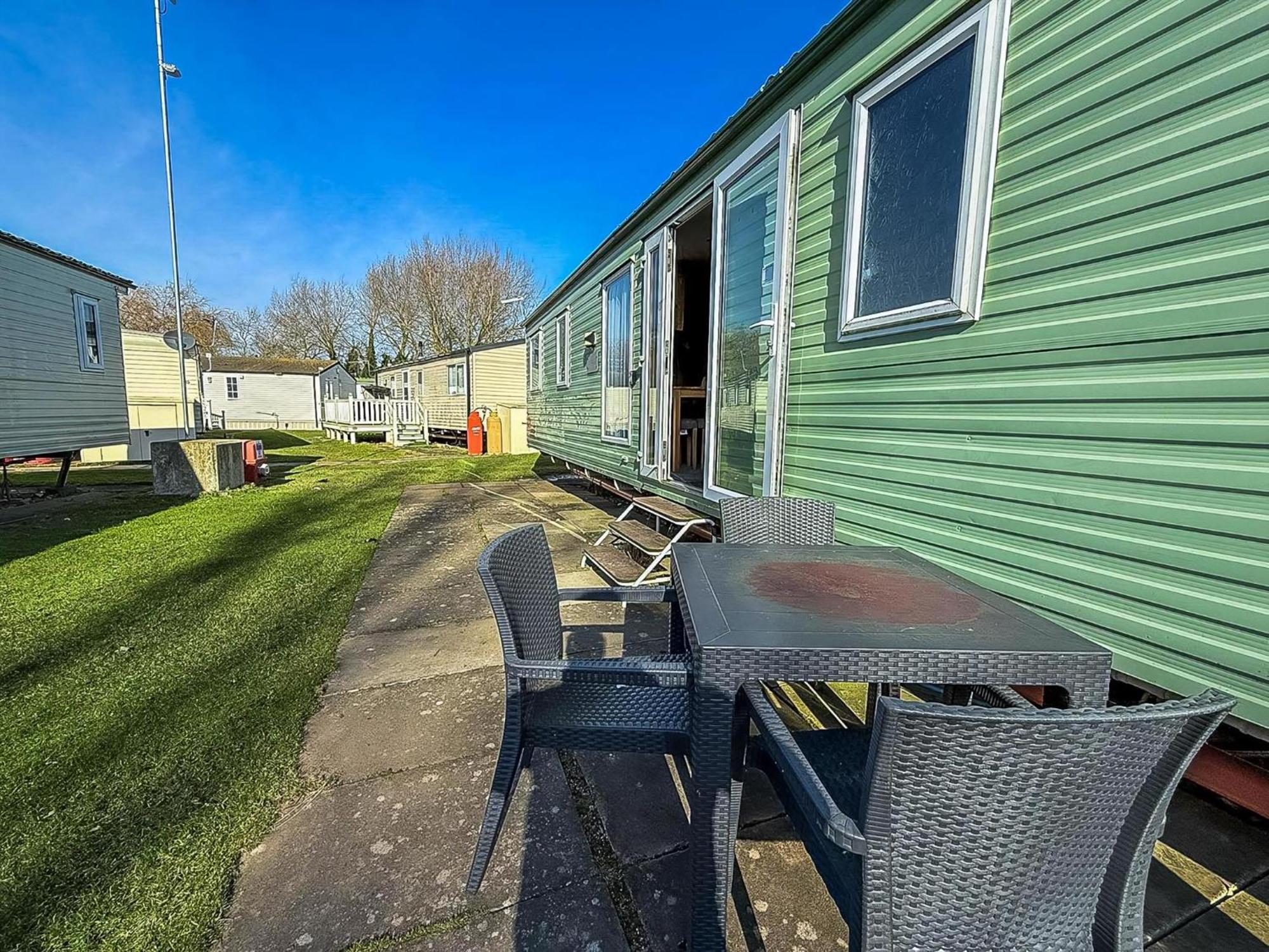 Campsite Lovely 6 Berth Caravan At Southview Ref 33032cl