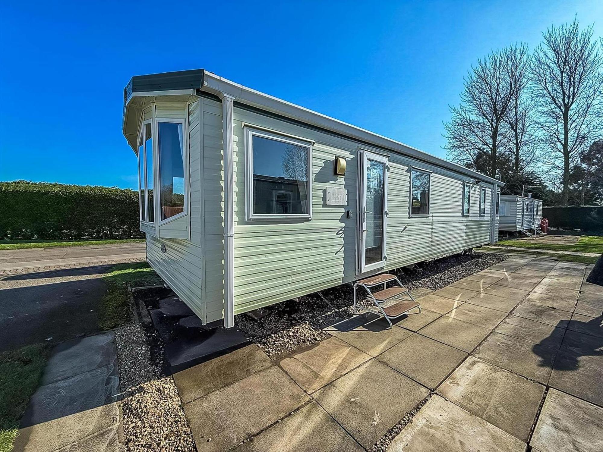 Lovely 6 Berth Caravan At Southview Ref 33032cl